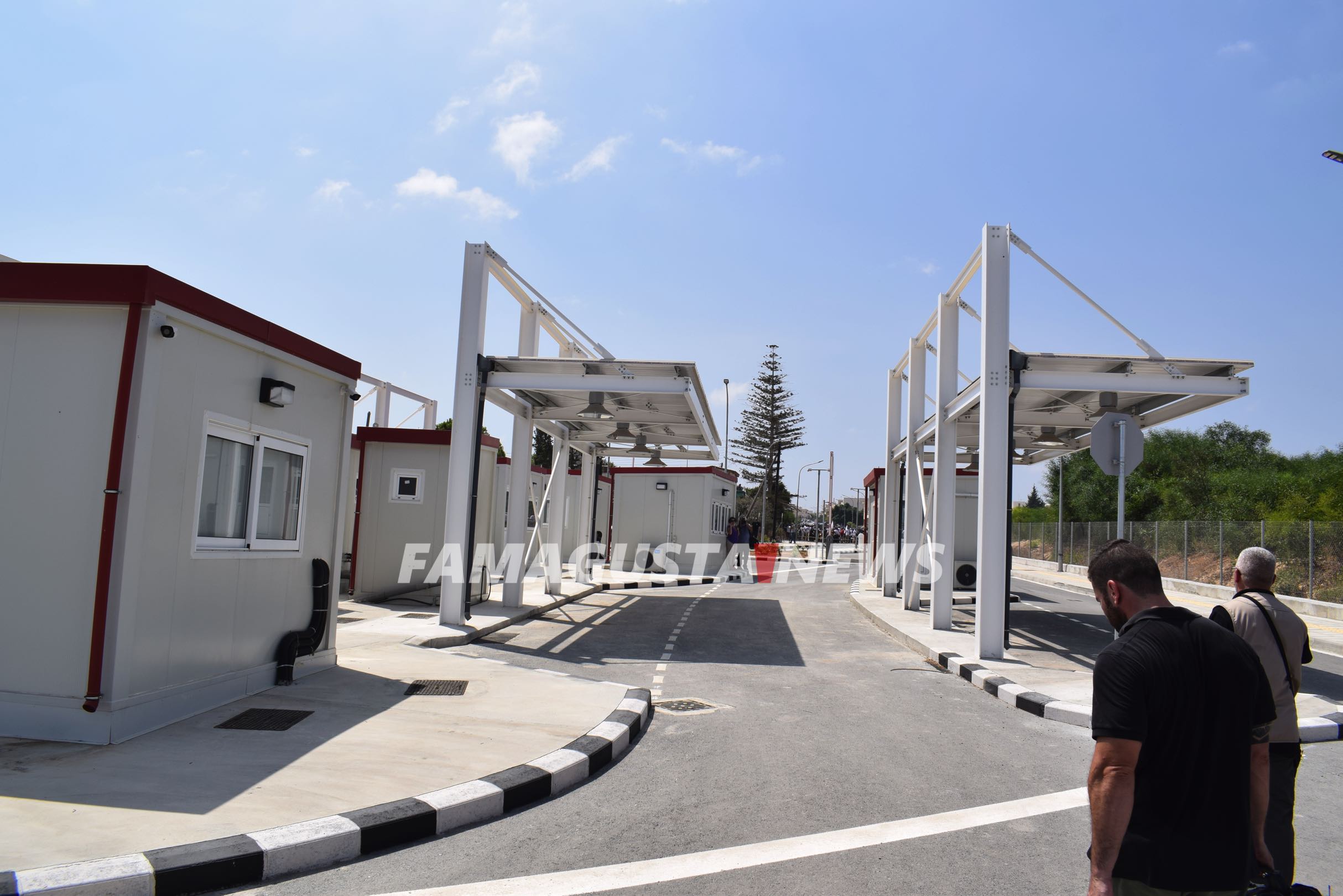 Εικόνα από τη μέσα πλευρά του οδοφράγματος Δερύνειας 
©FamagustaNews