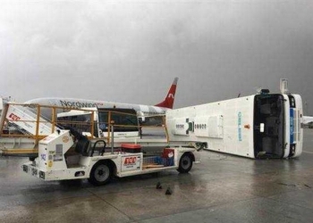 Ανεμοστρόβιλος χτύπησε το αεροδρόμιο της Αττάλειας ‑ 12 τραυματίες