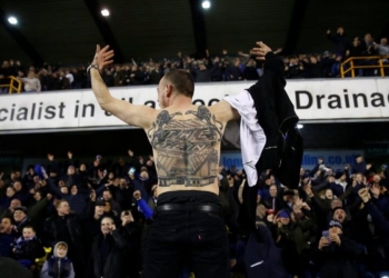 Το μαχαιρωμένο πρόσωπο του οπαδού της Έβερτον