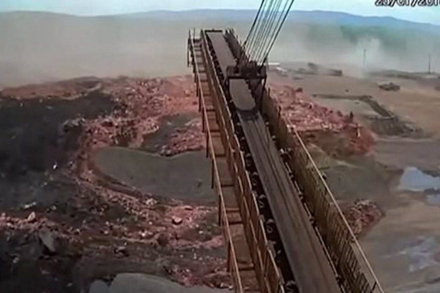 Κάμερα κατέγραψε το κύμα λάσπης που ευθύνεται για τον θάνατο 115 ανθρώπων