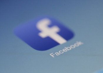 Έπεσε το Facebook