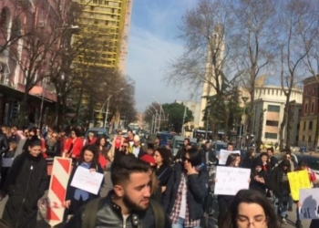 Αλβανία: Την κακοποίησαν λέγοντας πως δεν γνώριζαν ότι ο βιασμόs είναι έγκλημα
