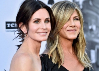 Πτήση τρόμου για τα... φιλαράκια Jennifer Aniston και Courteney Cox