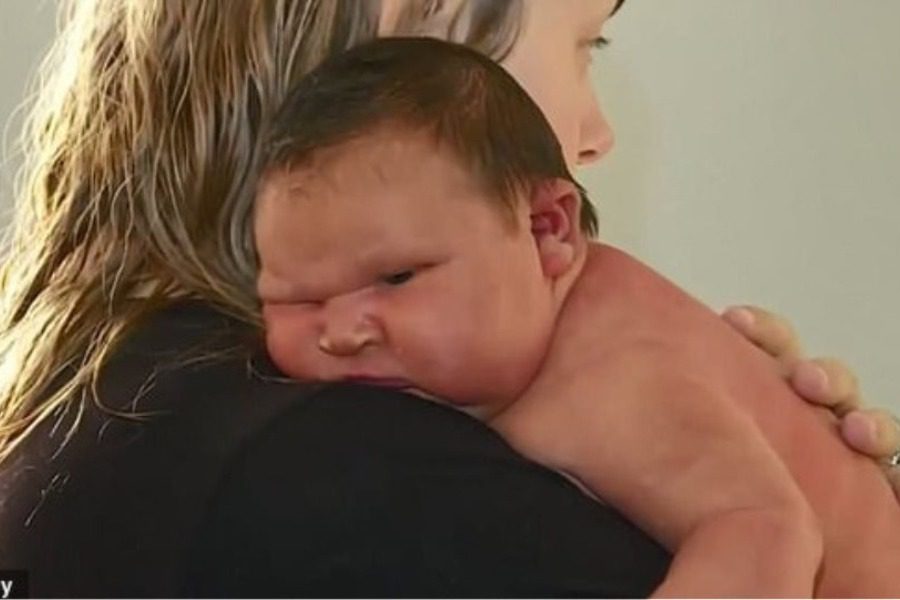 Australia: Baby born 6 pounds