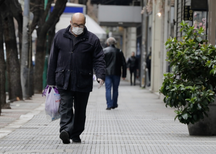 Thessaloniki, Greece on March 26, 2020. Greece is on the fouth day of a strict nationwide lockdown seeking to halt the spread of the COVID-19 infection caused by novel coronavirus, with excursions from the home limited to attending work, buying food, visiting the doctor, walking the dog or going for a solitary jog. / Θεσσαλονίκη, 26 Μαρτίου 2020. Η Ελλάδα βρίσκεται στην τέταρτη ημέρα επιβολής απαγόρευσης κυκλοφορίας επιδιώκοντας να σταματήσει η εξάπλωση της μόλυνσης από τον κοροναϊό COVID-19, με εξαίρεση την έξοδο για και απο το χώρο εργασίας, αγορές τροφίμων, επίσκεψη σε γιατρό και φαρμακείο ή βόλτα κατοικίδιου και προσωπική άσκηση.