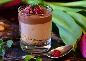 Γλυκό και λουλούδια