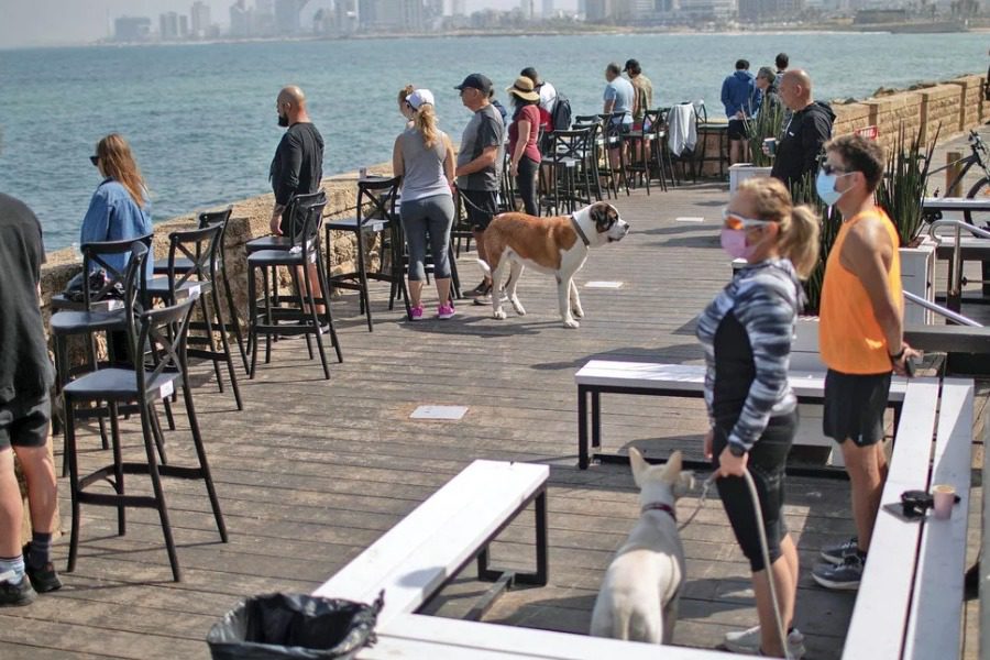 Σταμάτησαν τα πάντα για δυο λεπτά στο Ισραήλ: Ήχησαν οι σειρήνες για την Ημέρα του Ολοκαυτώματος