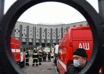 Ρωσία: Oι γιατροί έκαναν εγχείρηση ανοιχτής καρδιάς όσο το νοσοκομείο είχε πάρει φωτιά