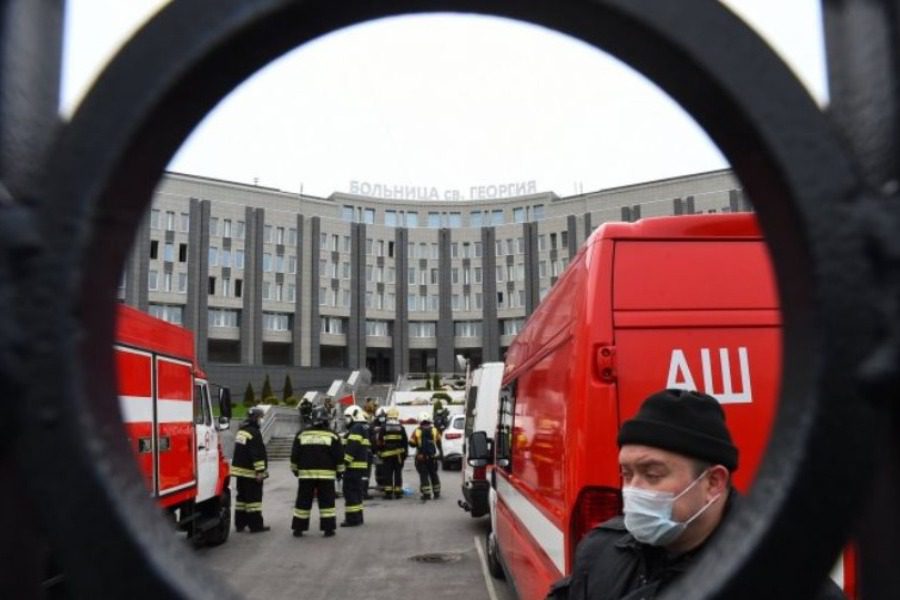 Ρωσία: Oι γιατροί έκαναν εγχείρηση ανοιχτής καρδιάς όσο το νοσοκομείο είχε πάρει φωτιά