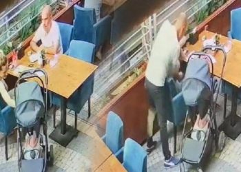 Τουρκία: Αγριος ξυλοδαρμός γυναίκας από τον πρώην σύζυγό της δίπλα στο παιδί τους