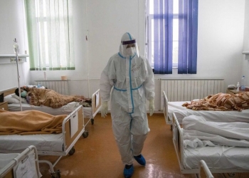 Η πρώτη χώρα που σκέφτεται να χρεώνει τα νοσήλεια στους ανεμβολίαστους