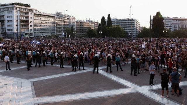 Συγκέντρωση αντιεμβολιαστών στο Σύνταγμα