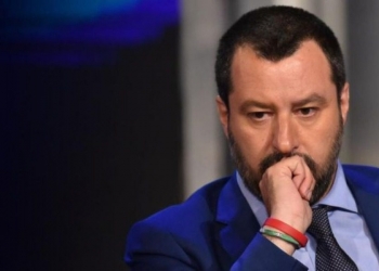 Σαλβίνι: «Δεν θέλω να κυνηγήσει κανείς τον γιο μου με μια σύριγγα εμβολίου»