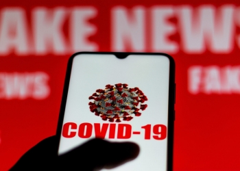 BRAZIL - 2020/03/20: In this photo illustration the Covid-19 virus (coronavirus) displayed on a smartphone screen. (Photo Illustration by Rafael Henrique/SOPA Images/LightRocket via Getty Images)