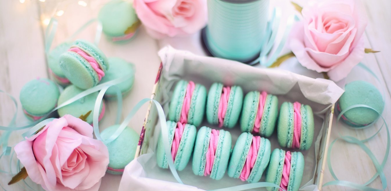 Μακαρόν και λουλούδια